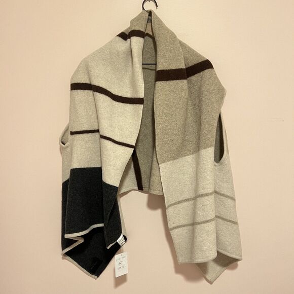 NWOT Wood Wood 100% Lambswool Shall Cape Women's One Size - Picture 1 of 6